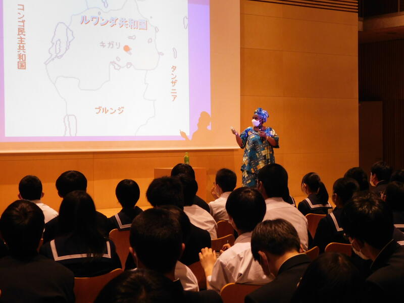 マリールイズさんの講演の様子